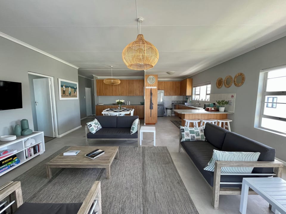 Luxury House, 3 Bedrooms, Ocean View | Living area