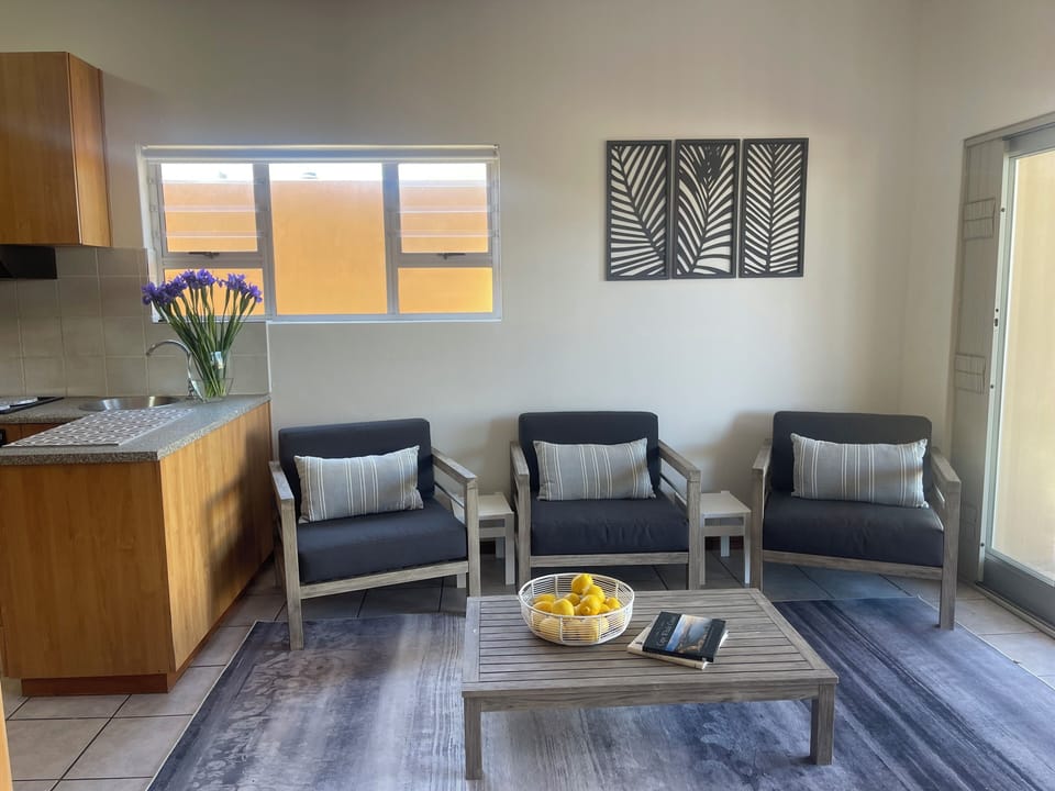 Executive House, 3 Bedrooms | Living area