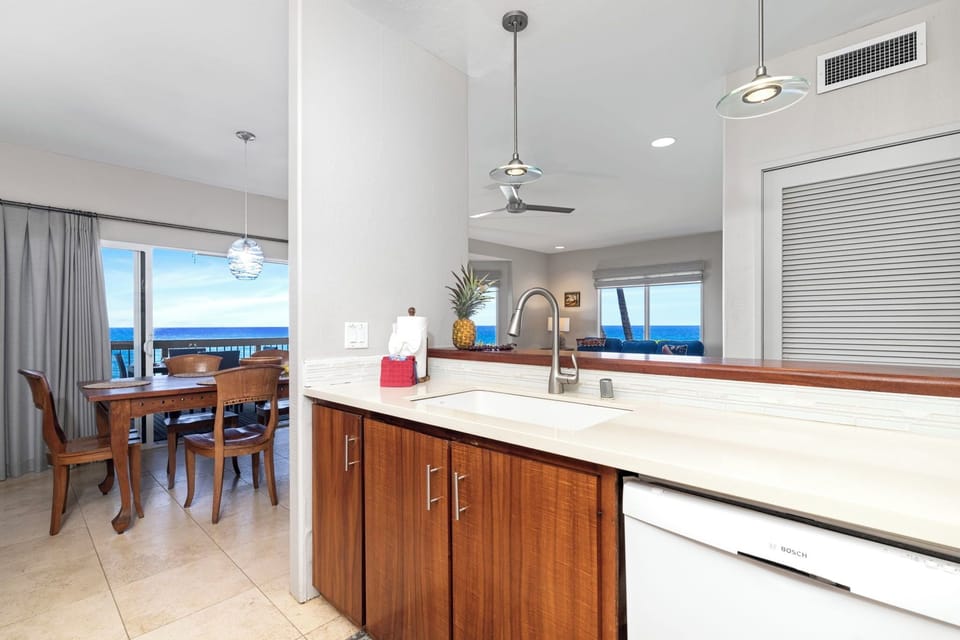 Condo, Multiple Beds, Lanai, Ocean View (Kanaloa at Keauhou 2002) | Private kitchen | Fridge, microwave, oven, stovetop