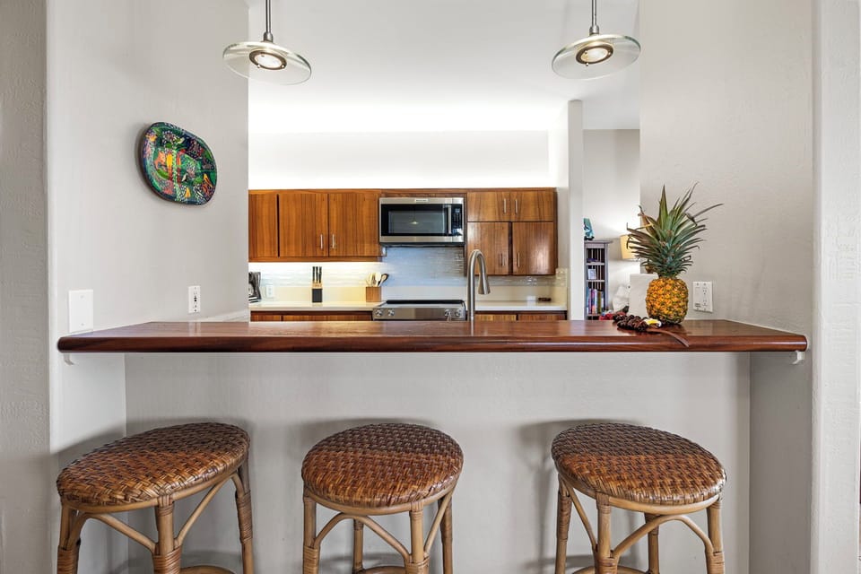 Condo, Multiple Beds, Lanai, Ocean View (Kanaloa at Keauhou 2002) | Private kitchen | Fridge, microwave, oven, stovetop