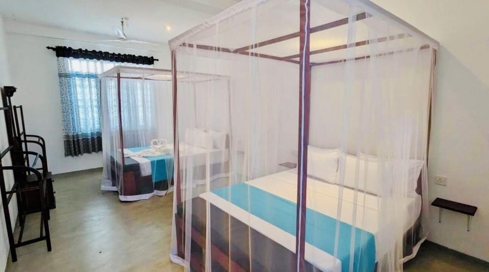 Family Room | Iron/ironing board, free WiFi