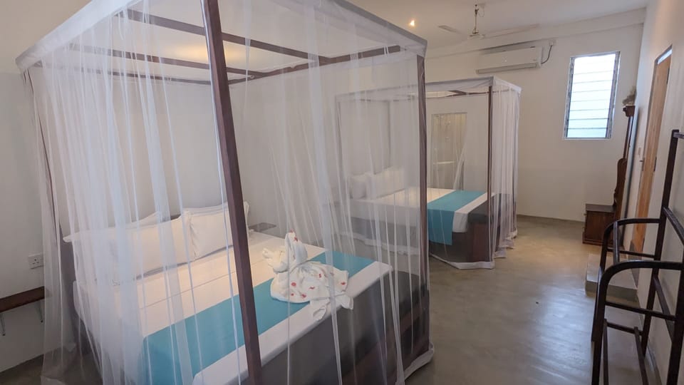 Family Room | Iron/ironing board, free WiFi