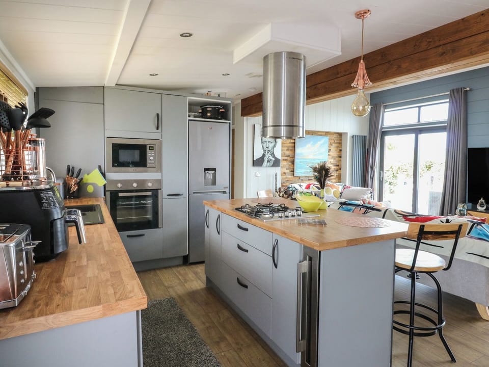 Dishwasher, cookware/dishes/utensils