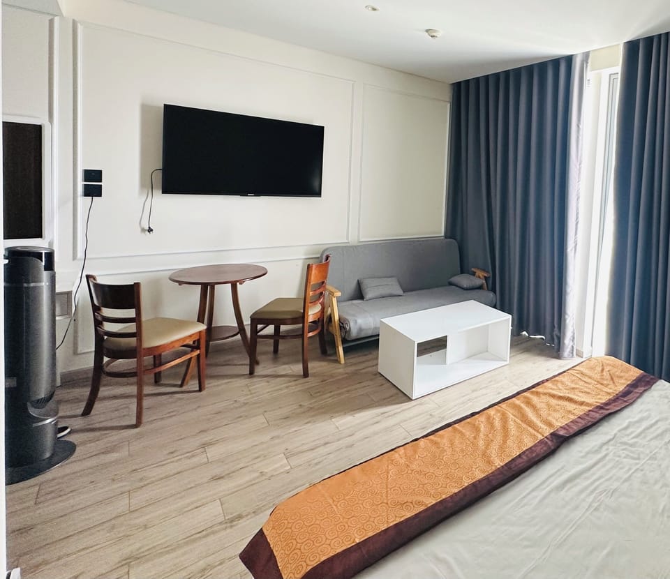 Luxury Condo, Balcony, City View | WiFi (free)