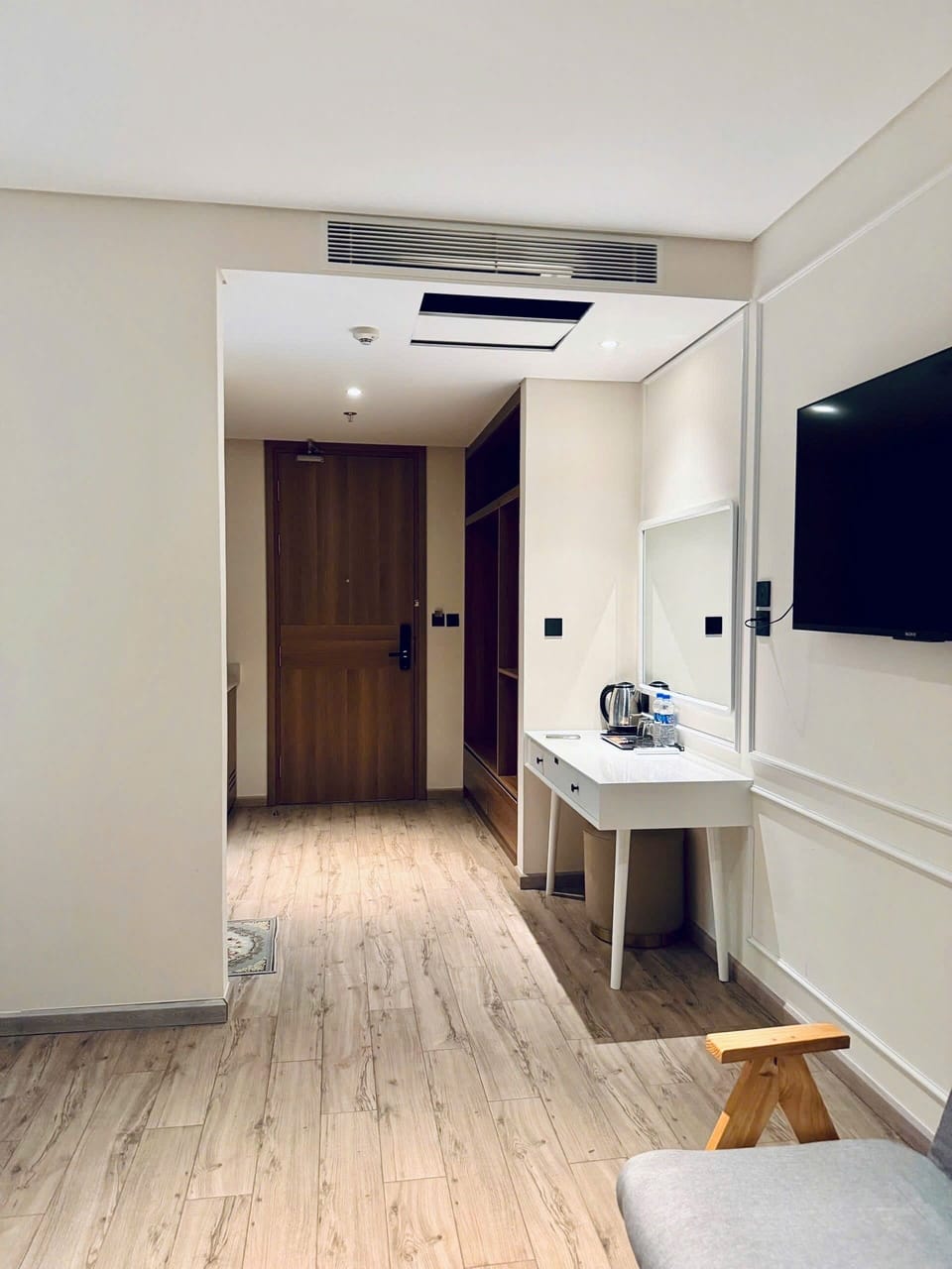 Luxury Condo, Balcony, City View | Private kitchen