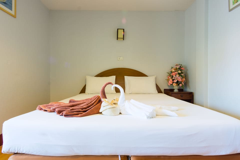 Standard Room | Desk, blackout drapes, free WiFi
