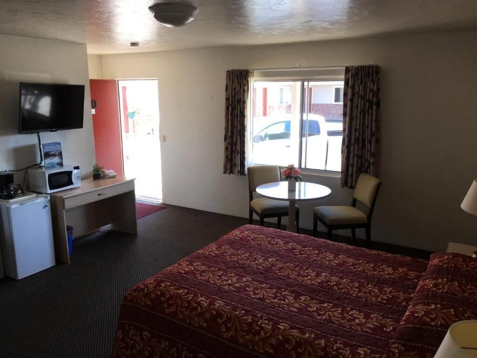 Desk, iron/ironing board, free WiFi