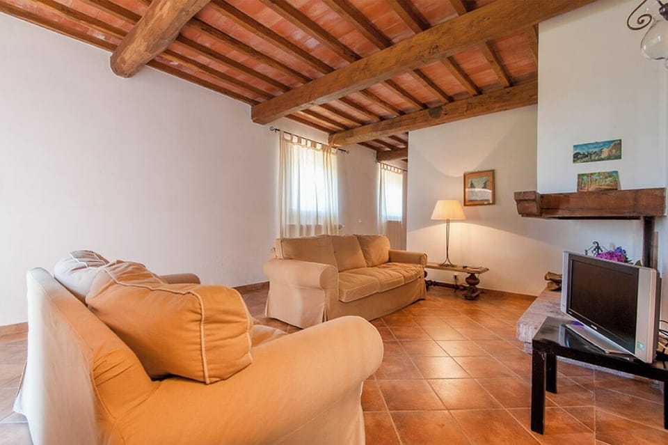 Comfort Apartment, 3 Bedrooms, Mobility Accessible, Pets Allowed | Living area | TV, toys