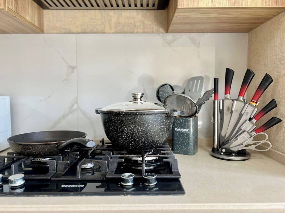Comfort Apartment, City View | Private kitchen | Electric kettle