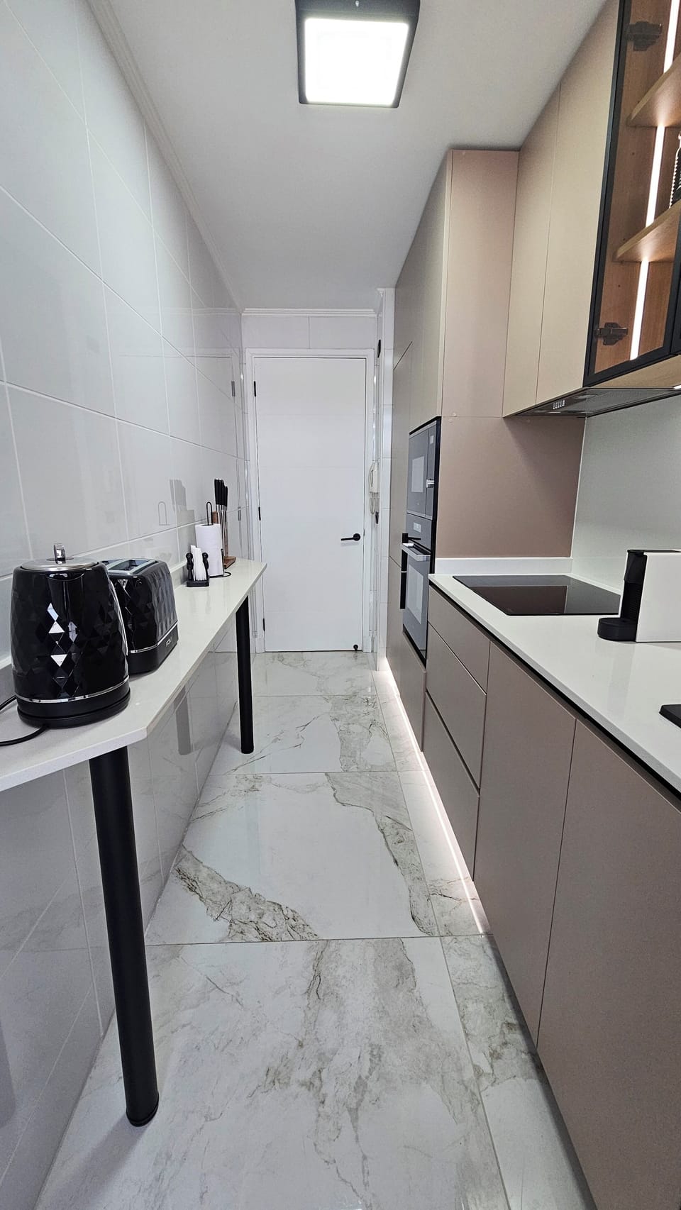 Luxury Apartment, 2 Bedrooms, City View | Private kitchen | Full-size fridge, microwave, oven, stovetop