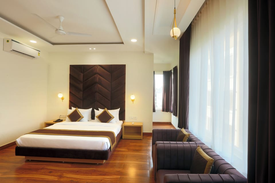 Deluxe Double Room, City View | In-room safe, desk, laptop workspace, soundproofing