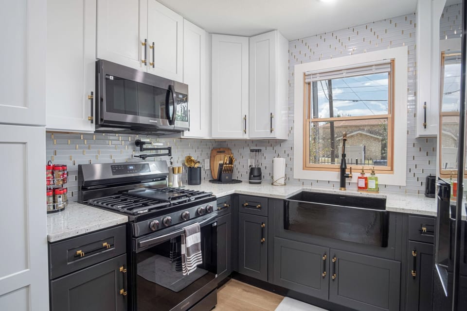 House (1 Bedroom) | Private kitchen | Microwave, oven, stovetop, dishwasher