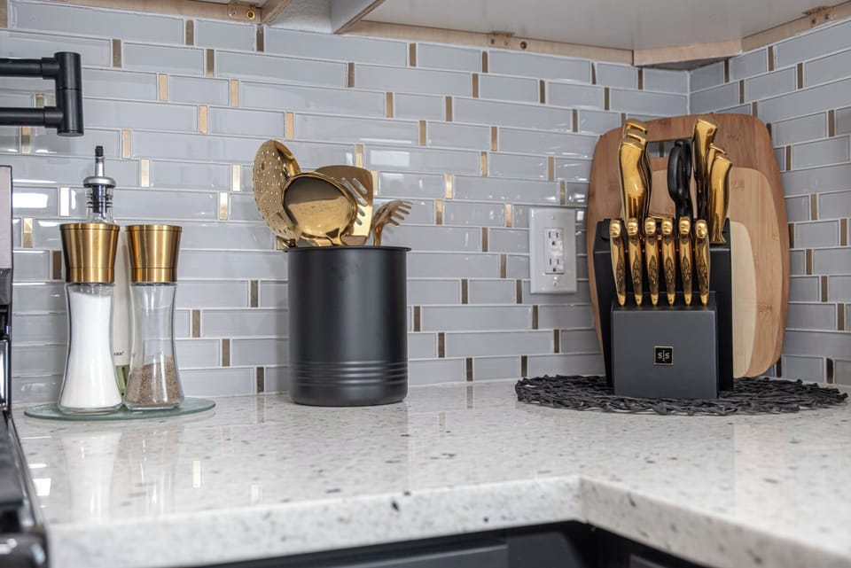 House (1 Bedroom) | Private kitchen | Microwave, oven, stovetop, dishwasher
