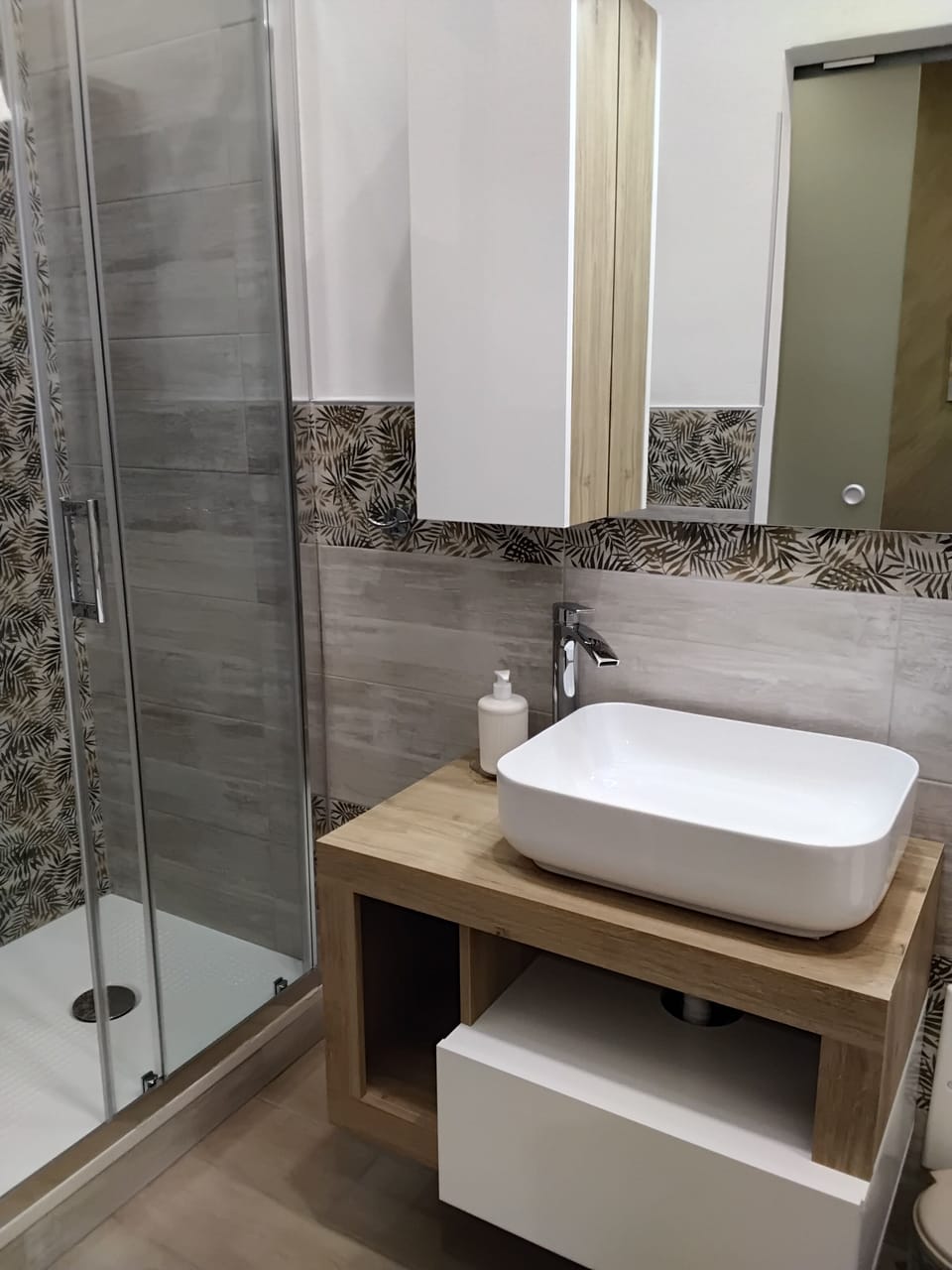 Camera Verde | Bathroom | Shower, hair dryer, bathrobes, bidet