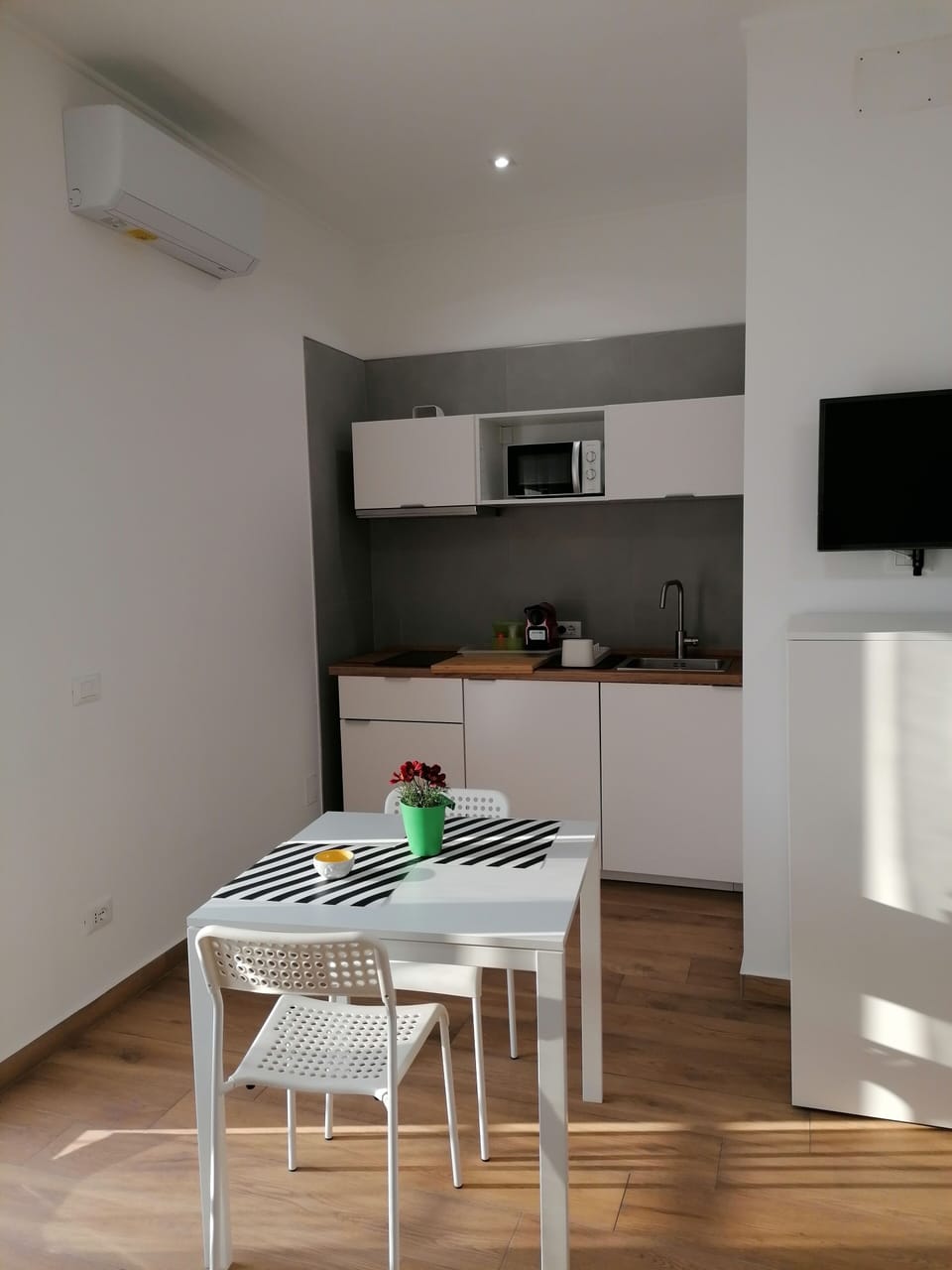 Family Double Room, Balcony | Private kitchen