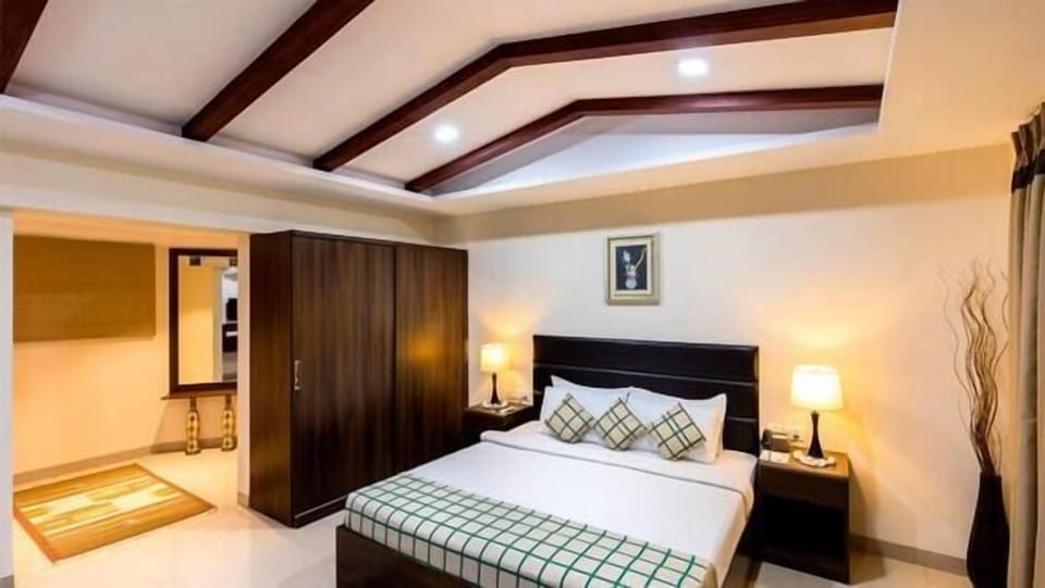 In-room safe, free WiFi, wheelchair access