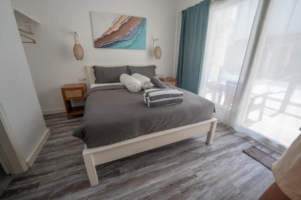 Double Room, Pool View | Pillowtop beds, WiFi (free), bed sheets