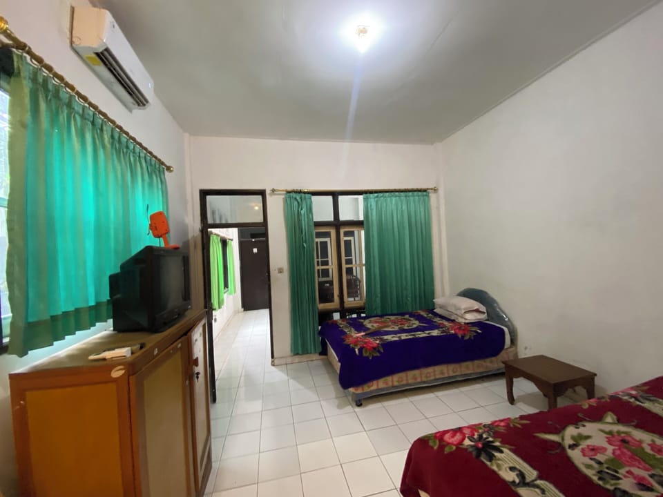 Deluxe Twin Room | WiFi (free), bed sheets
