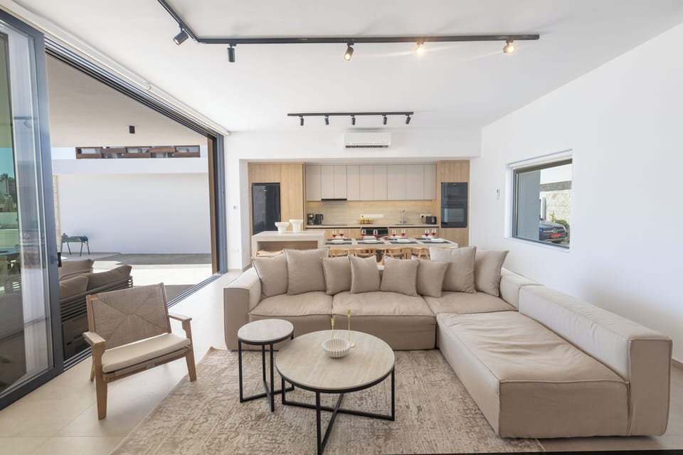 Villa, 5 Bedrooms, Private Pool, Garden View | Living room