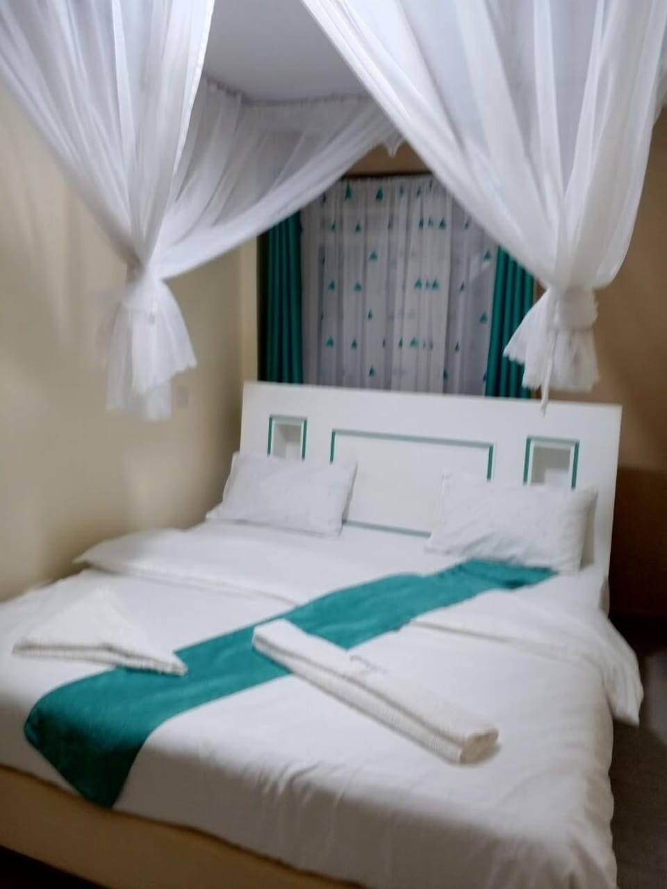 Deluxe Single Room | Free WiFi, bed sheets
