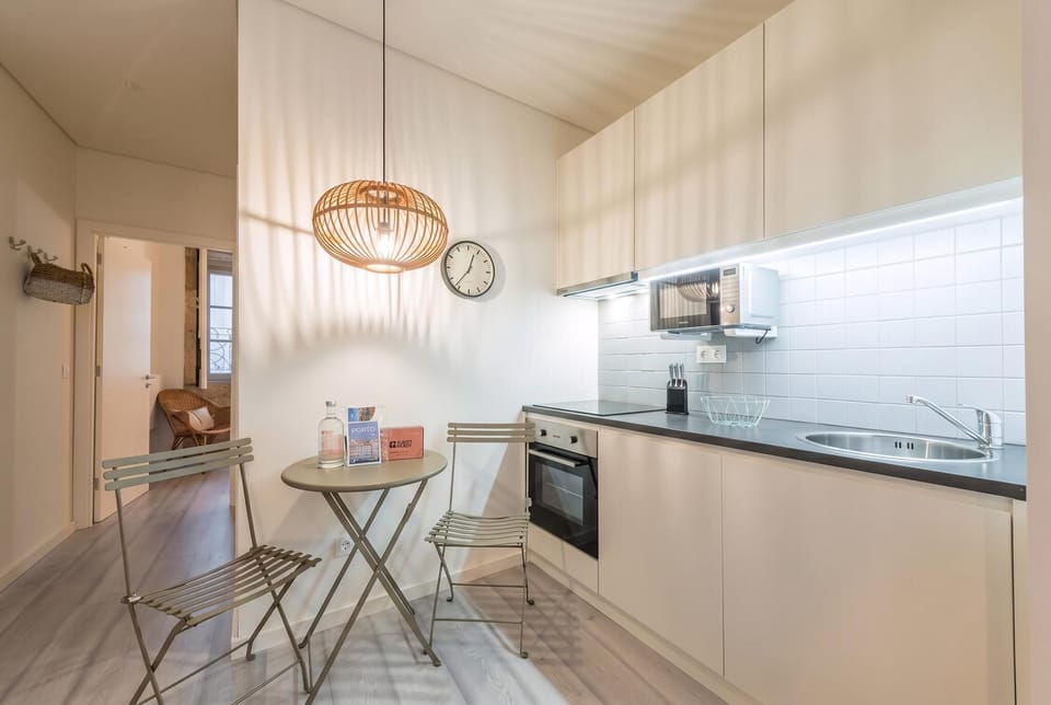 Apartment (GuestReady - Genuine Oporto Apts) | Desk, laptop workspace, free WiFi