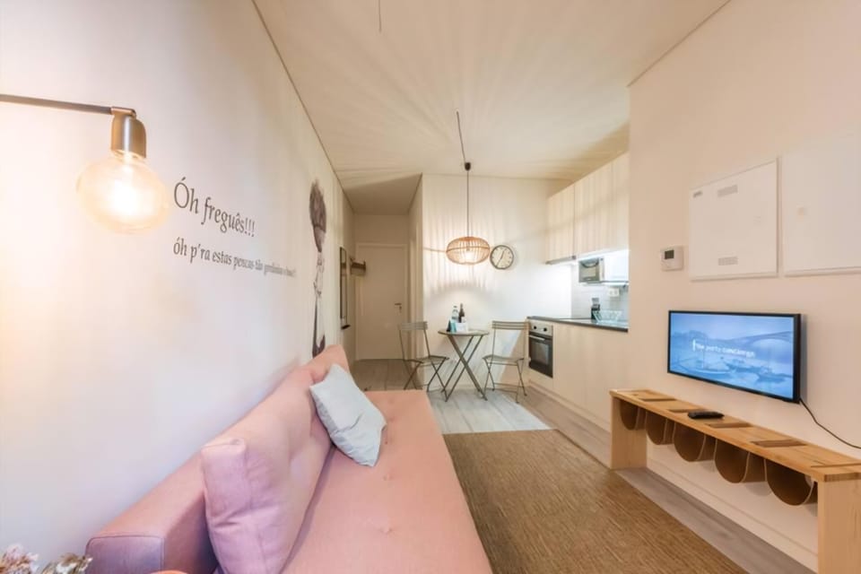 Apartment (GuestReady - Genuine Oporto Apts) | Desk, laptop workspace, WiFi (free)