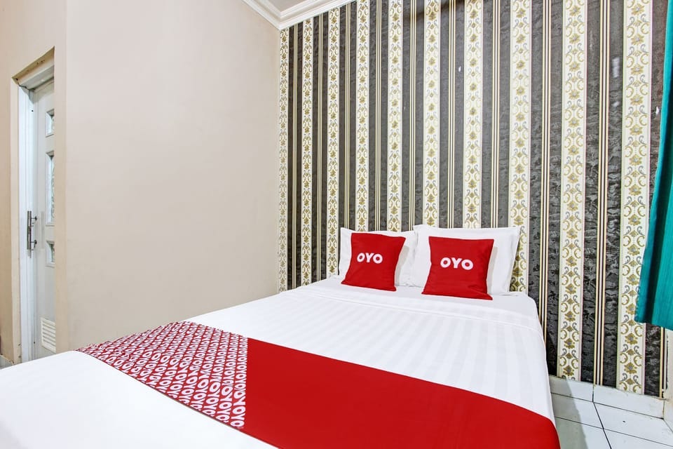 Basic Double Room | Free WiFi, bed sheets