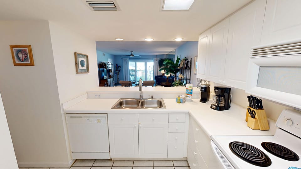 Condo, 2 Bedrooms | Private kitchen | Coffee/tea maker, fridge, oven, toaster