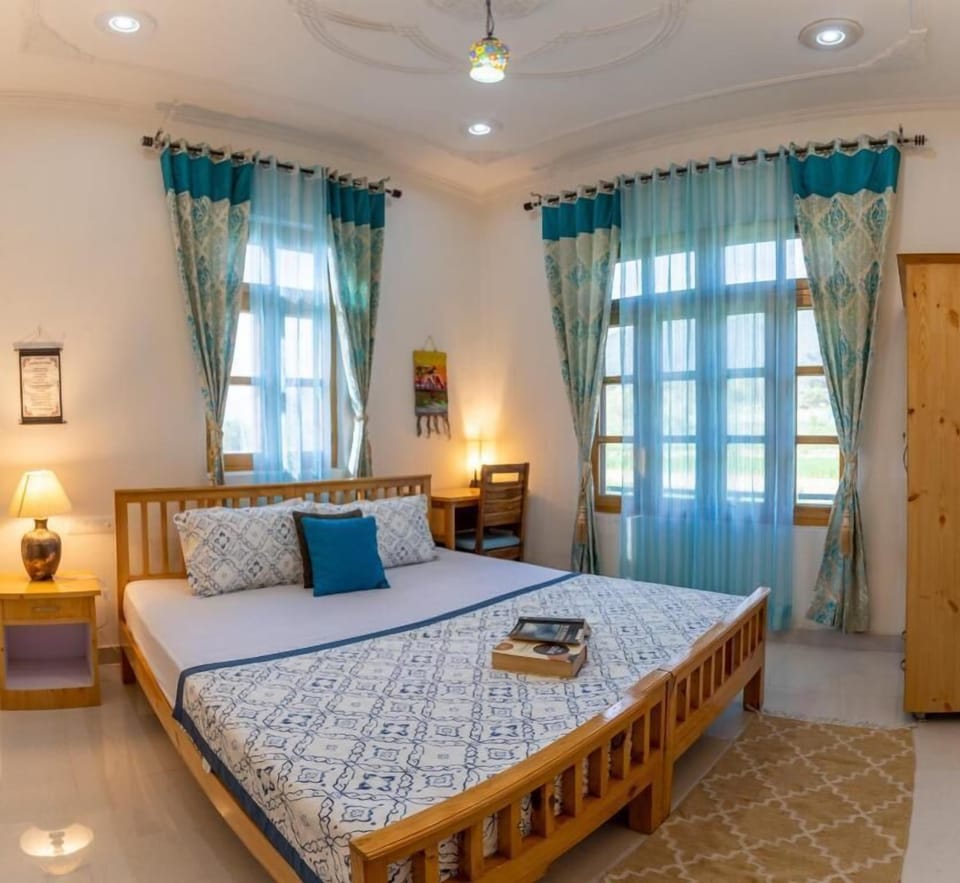 Deluxe Double Room | Iron/ironing board, free WiFi, wheelchair access