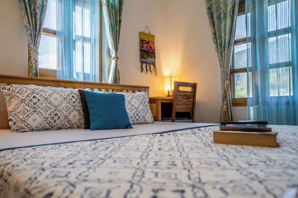 Deluxe Double Room | Iron/ironing board, free WiFi, wheelchair access