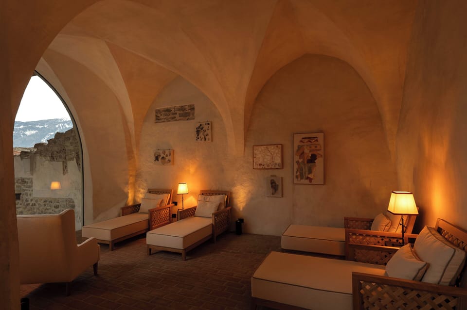 Couples treatment rooms, sauna, hot tub, steam room, massages