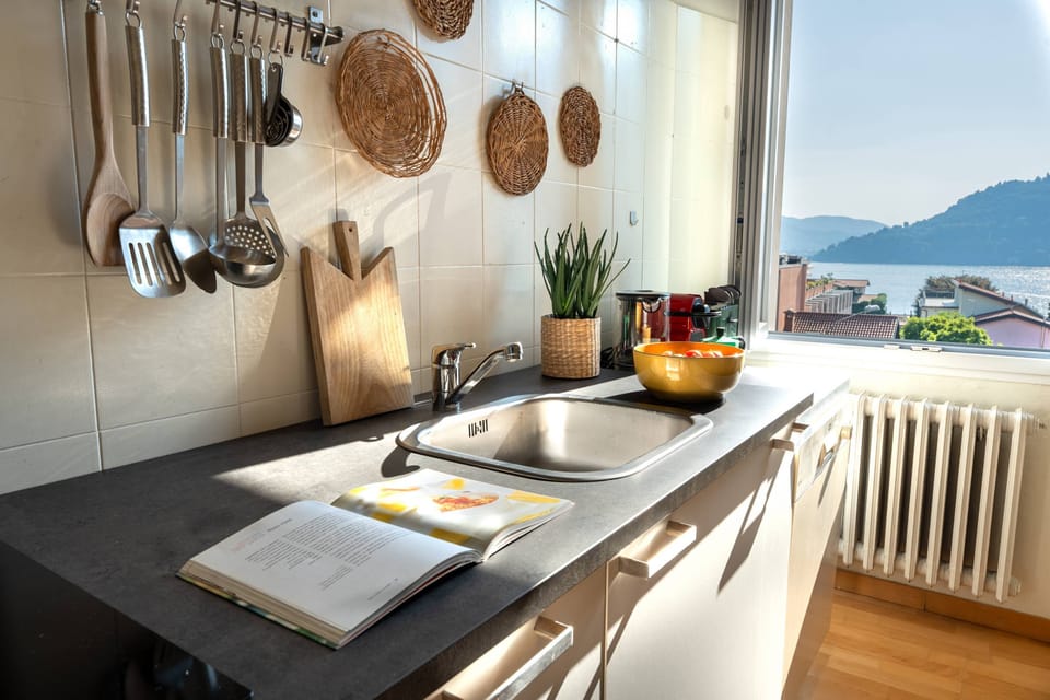 Apartment, Lake View | Private kitchen | Full-size fridge, oven, stovetop, dishwasher