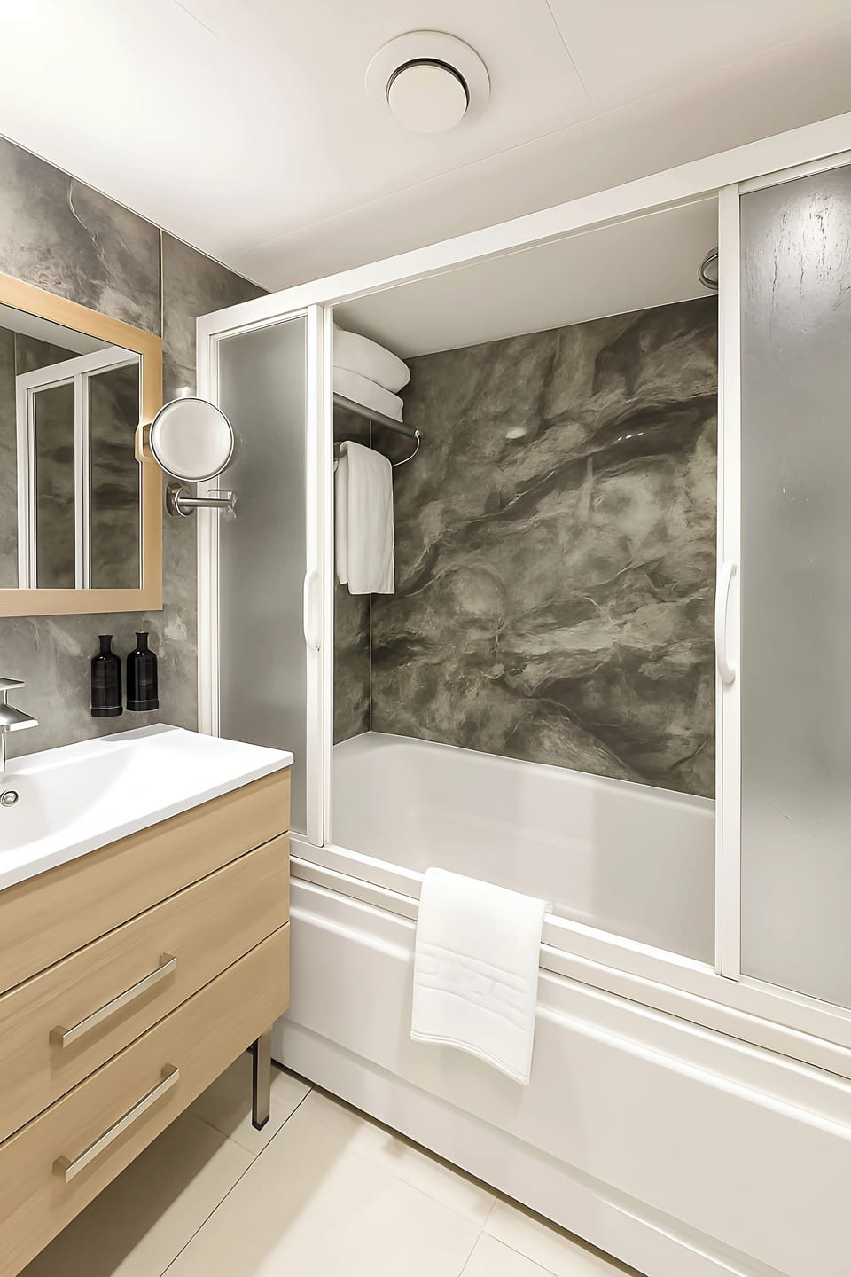 Combined shower/tub, towels, soap, shampoo