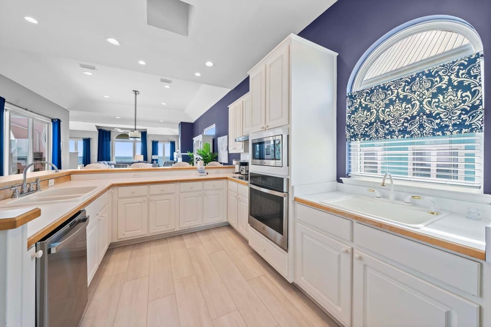 House, Multiple Beds (Candy Land) | Private kitchen | Oven, toaster