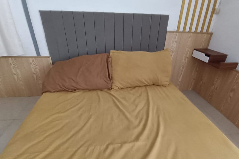 Standard Double Room | Desk, WiFi (free), bed sheets