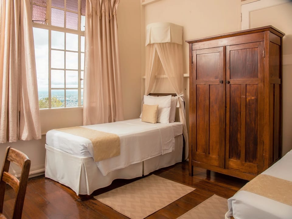 Classic Room, 1 Twin Bed, Shared Bathroom | Desk, WiFi (free), individually decorated, individually furnished
