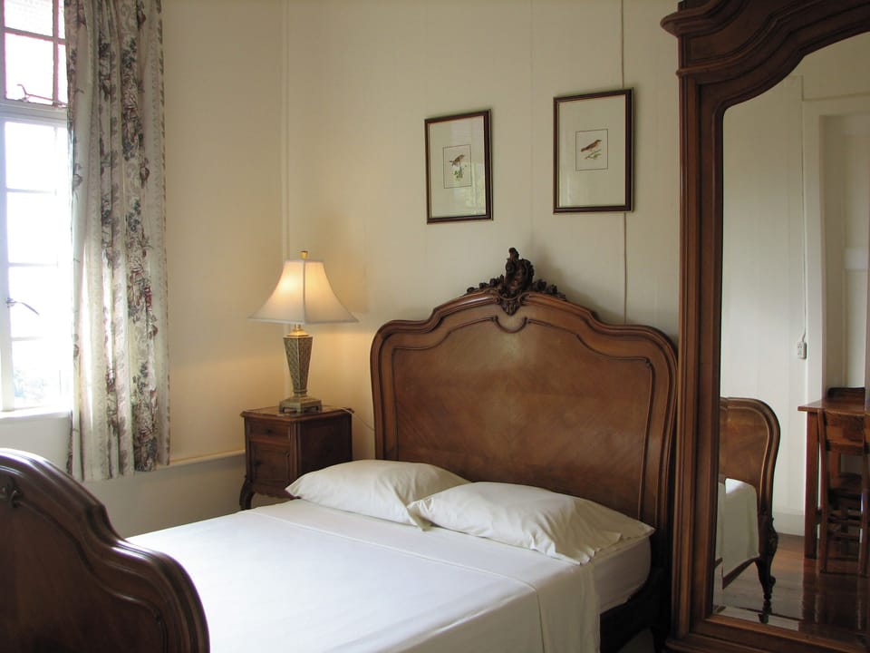 Classic Room, 1 Double or 2 Twin Beds, Shared Bathroom | Desk, WiFi (free), individually decorated, individually furnished