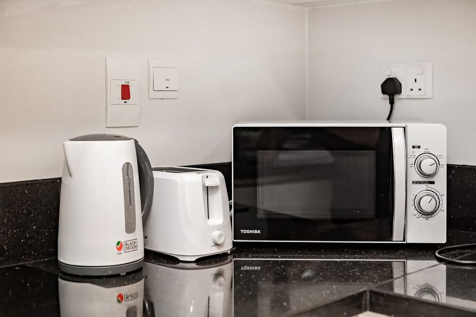 Superior Apartment, 1 Bedroom, Balcony, Pool View | Private kitchen | Full-size fridge, microwave, oven, stovetop