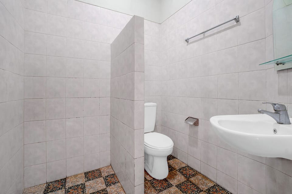 Deluxe Double Room | Bathroom | Shower, towels