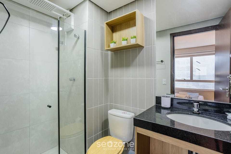 Basic Apartment | Bathroom | Towels