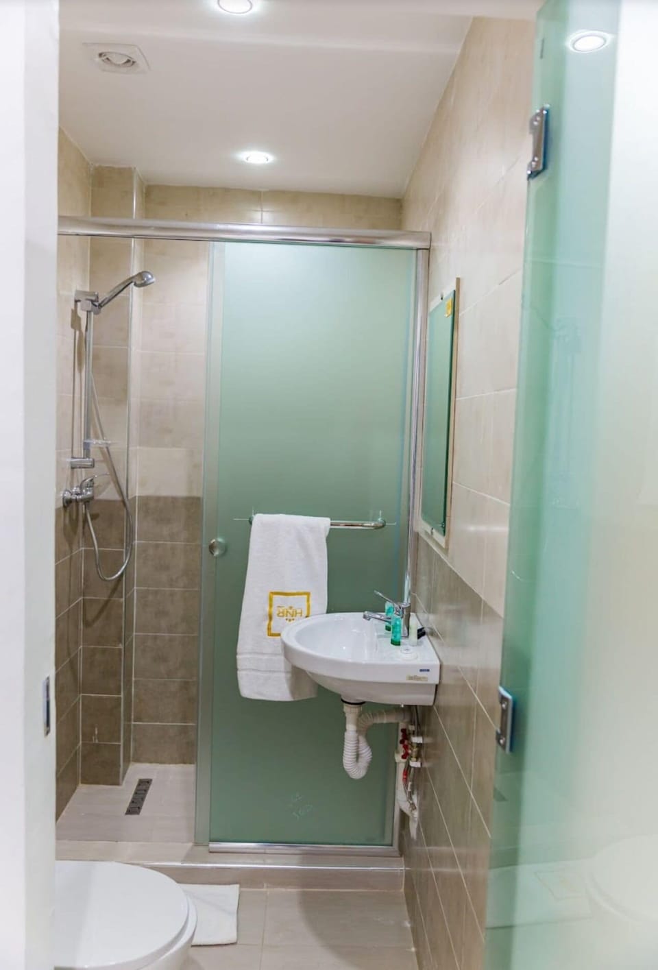 Double or Twin Room | Bathroom | Shower, free toiletries, towels, soap