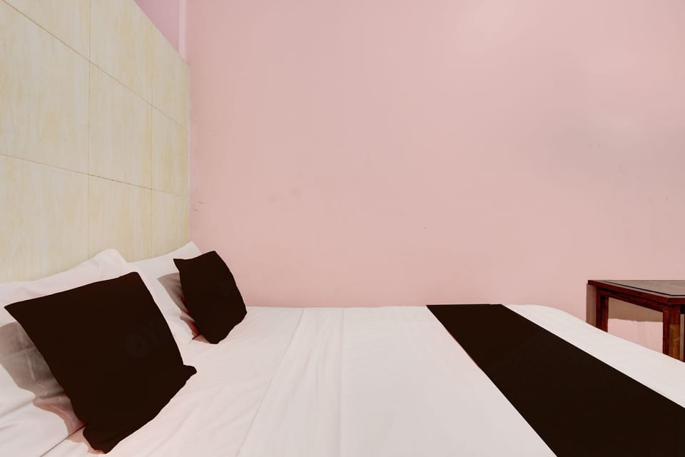 Standard Double Room | Free WiFi, bed sheets