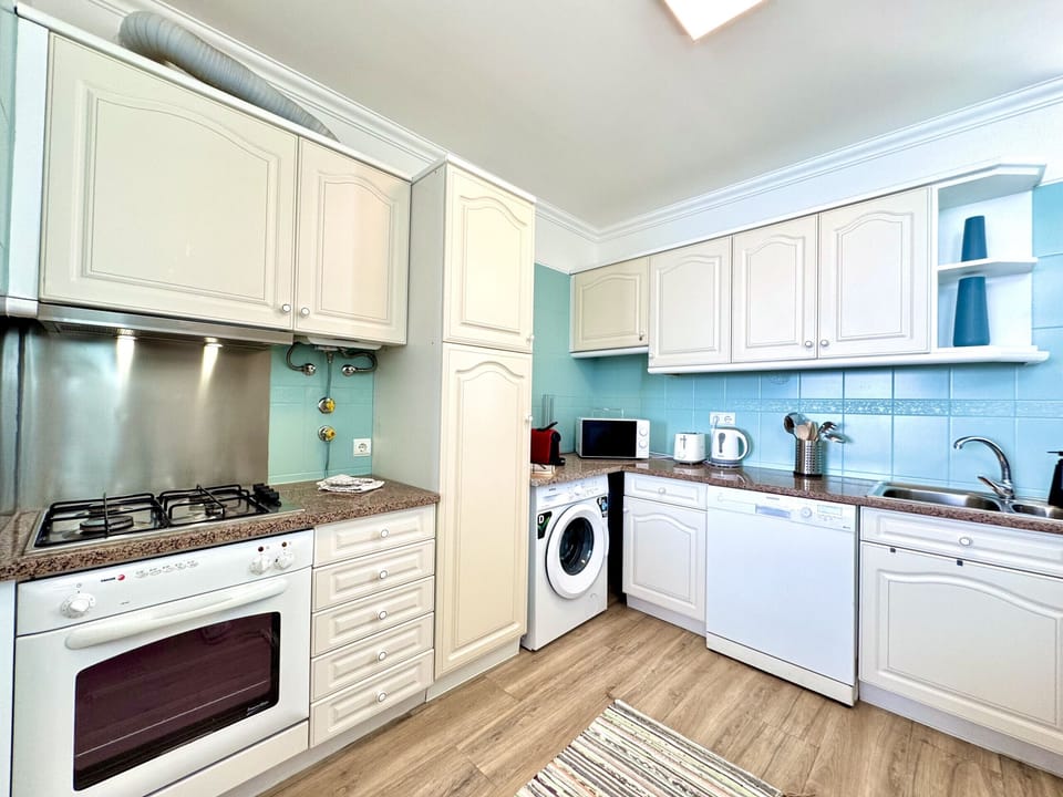 Microwave, oven, dishwasher, coffee/tea maker
