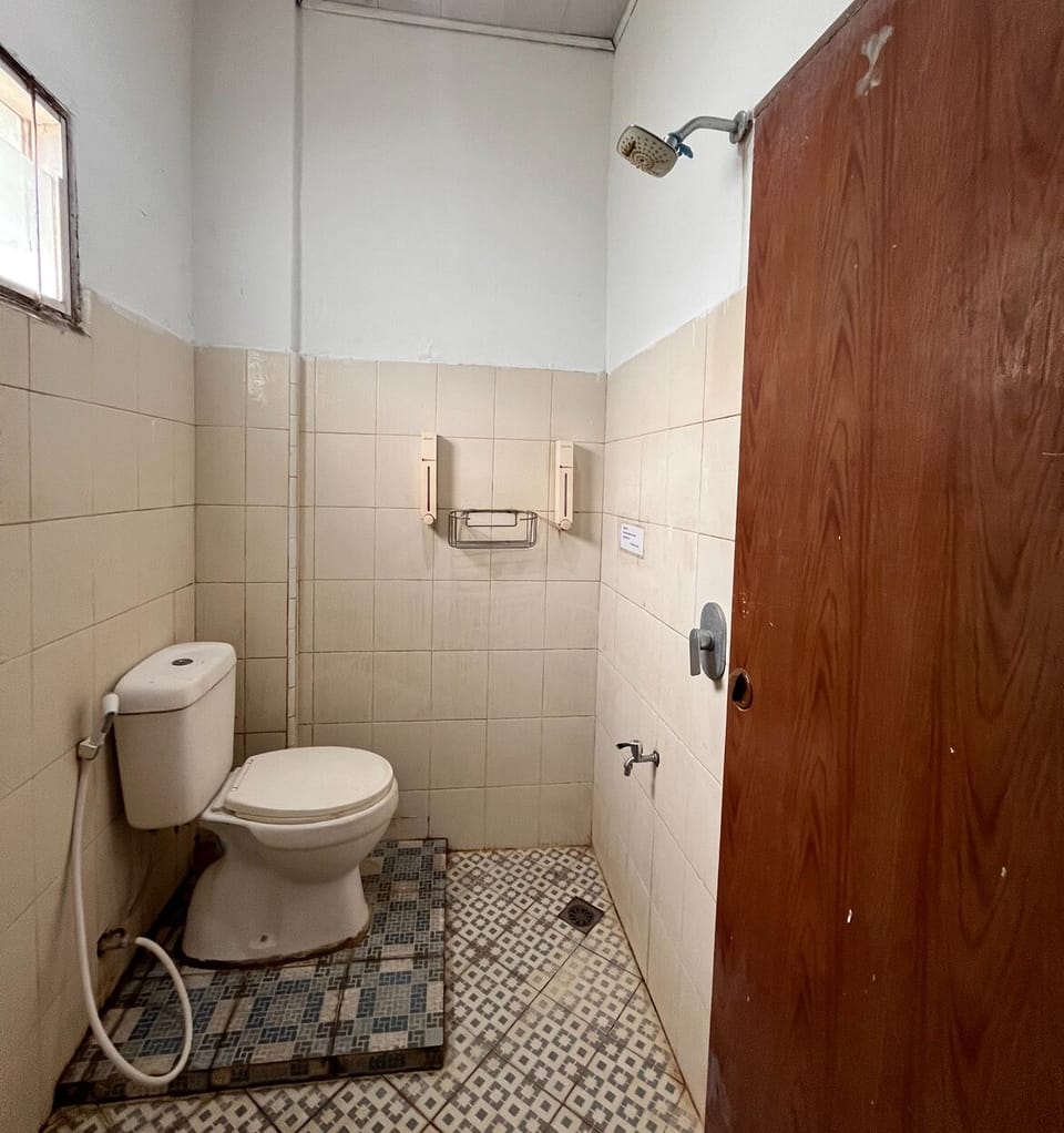 Standard Double Room | Bathroom | Shower, towels