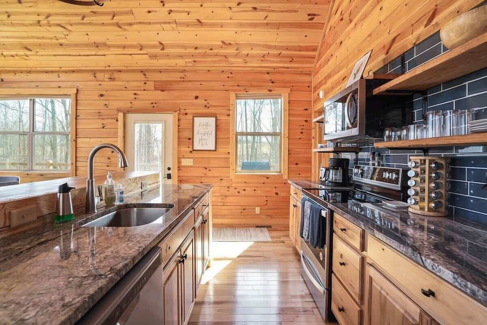 Cabin, 1 King Bed, Hot Tub (Fern Haven) | Private kitchen
