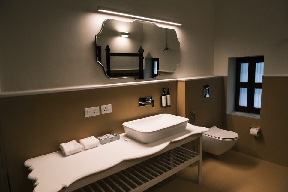 Luxury Double Room | Bathroom | Shower, hair dryer, slippers, towels