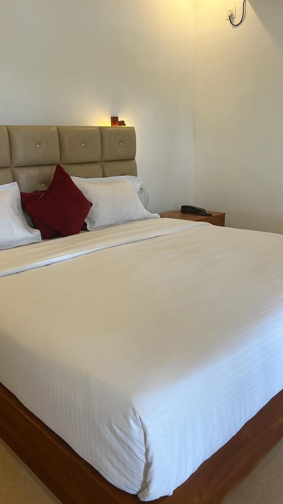 Deluxe Double Room, Balcony, Lake View | Desk, free WiFi, wheelchair access
