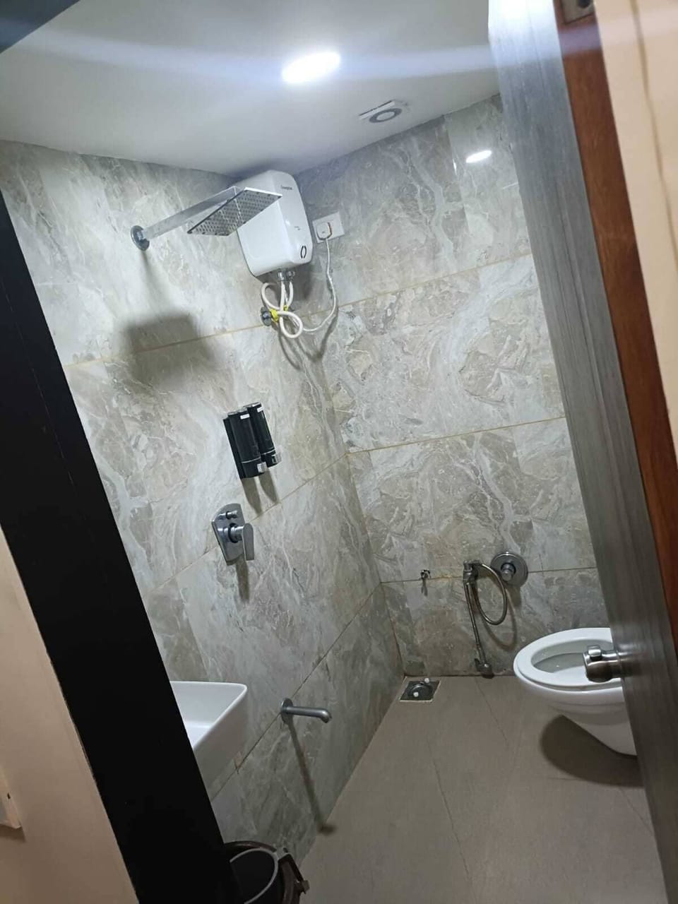 Deluxe Double Room, City View | Bathroom | Free toiletries, slippers, towels, soap