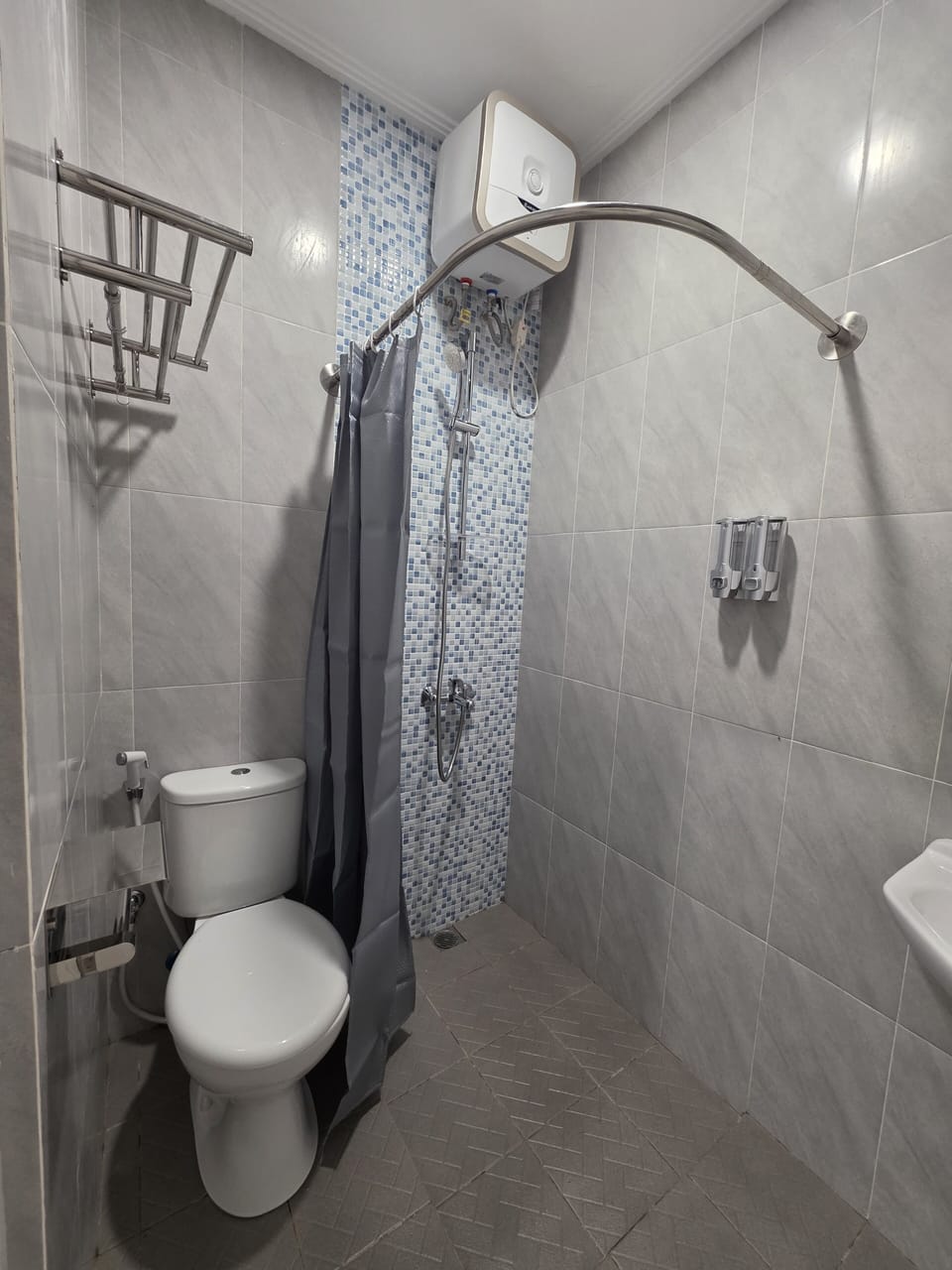 Superior Double Room | Bathroom | Shower, bidet, towels, soap