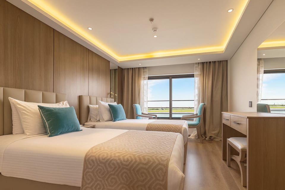 Luxury Triple Room, River View | In-room safe
